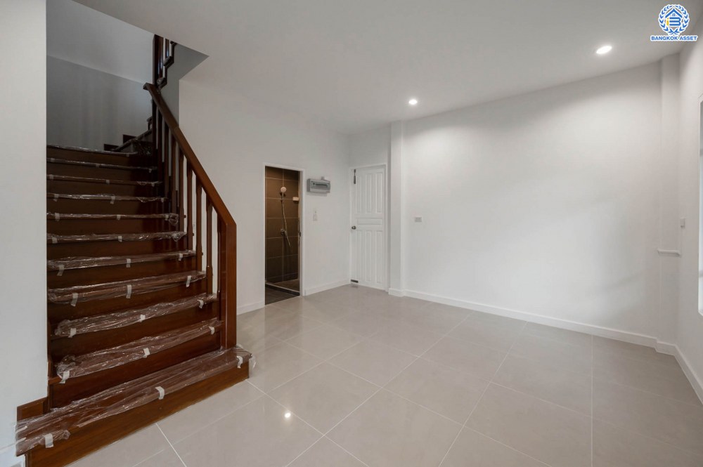 บ้านมือสองตกแต่งใหม่ โครงการ ดรีมเพลส สวนผัก ทาวน์เฮ้าส์หลังมุมพื้นที่กว้าง 28.5 ตร.ว. ฟังก์ชัน 3 ห้องนอน 2 ห้องน้ำ สิ่งอำนวยความสะดวกครบครัน พร้อมตอบโจทย์ทุกการเข้าอยู่ บนทำเลที่เชื่อมต่อหลายเส้นทาง ถนนราชพฤกษ์, พระราม5 และบรมราชชนนี ใกล้ทางด่วน "ศรีรัช"